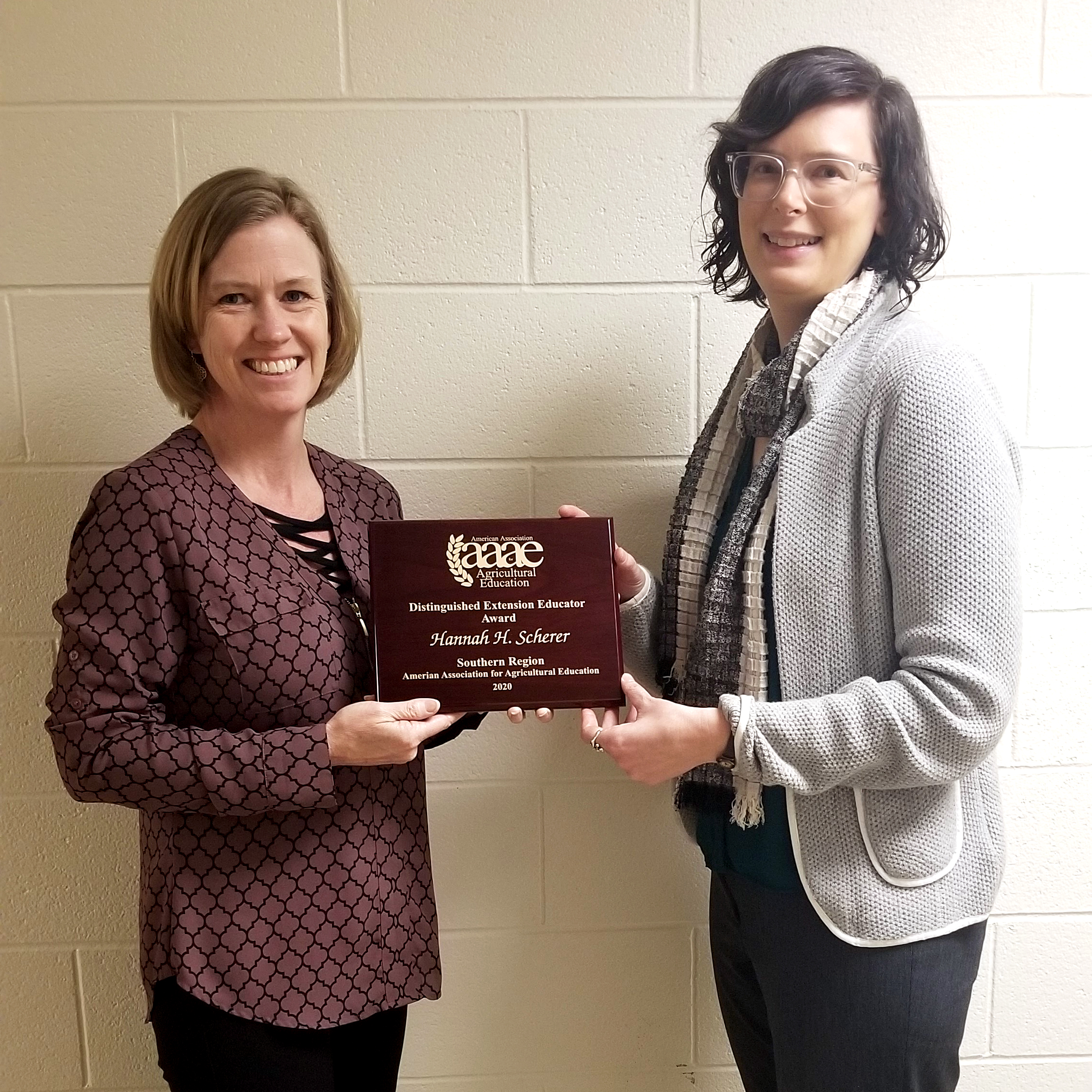 Hannah Scherer receives award